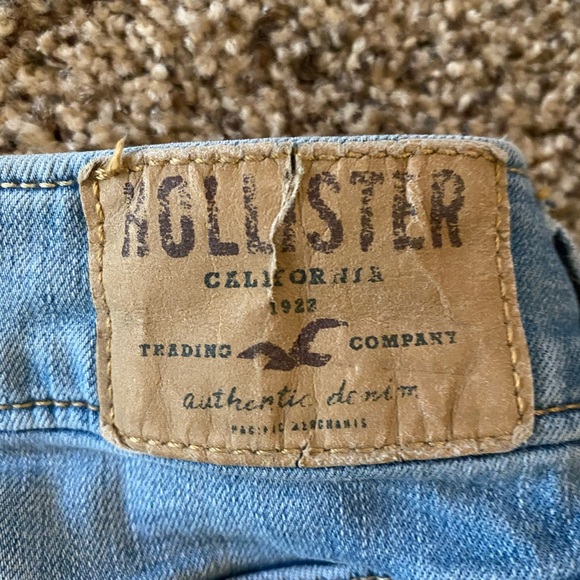 Hollister Women’s Low Rise Ripped Skinny Jeans - Picture 4 of 7